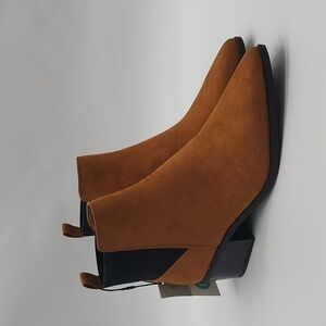 1521- a new day Women's Ankle Boots Size 9.5 Rust Color NWT
